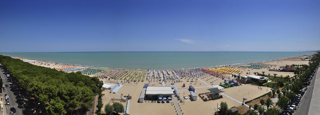 Ostello La Stazione Alba Adriatica Eksteriør billede